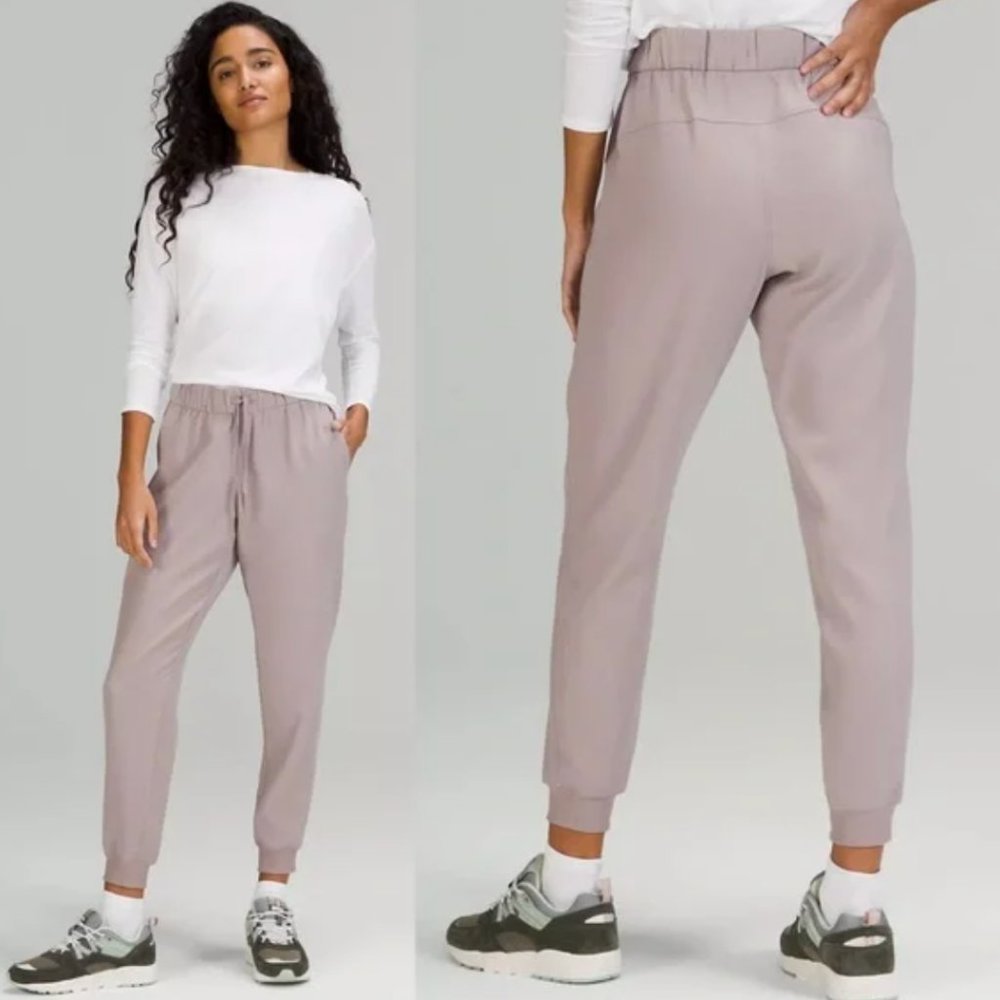 LULULEMON - Size 4 On The Fly Jogger 28" Woven NWT - Dark Chrome